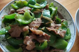 婚后第一次去亲戚家探亲，做的菜也太寒酸了吧？连饭都舍不得煮！图片