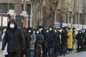 吐槽当今社会的彪悍老太图片