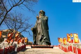 青岛建“世界最大老子像”，左手指天右手指地，是什么意思？图片