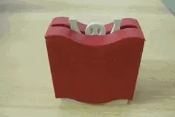 搞笑GIF段子：一个很可爱的牙签盒图片