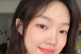 洗完脸别着急擦水乳，难怪黑头粉刺去不掉，皮肤还比别人差图片