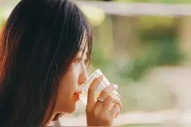 婚姻之外的爱情，再回首都是悲伤，一个离婚男人的讲述图片