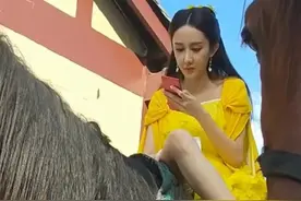 《丑女无敌》中小艾，曾经的“烂片女王”，出道没火却在抖音火了图片