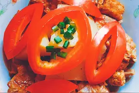8两猪排，1个西红柿，1个土豆，豆瓣酱红烧出，香喷喷漂亮开胃菜图片
