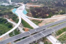 汕湛高速公路和平金浦收费站开通图片