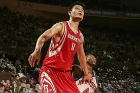难得一见！盘点NBA最萌身高差同框，相差最多达60厘米图片