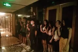 广西4家夜店涉嫌营利性陪侍被重罚，75名男女当场被带走图片