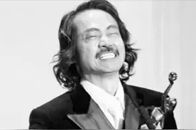 演了30年龙套，周星驰一部戏把他捧上人生巅峰，元华的坎坷星路图片