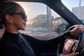 缅甸身材超好的女明星竟是个超级富婆，豪车多到不知道开哪辆图片