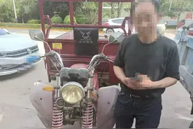 蒲城交警查处一起三轮车无牌无证且违法载人行为图片