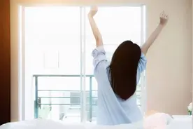 早上一起视力模糊，别掉以轻心，医生：很可能是患病图片