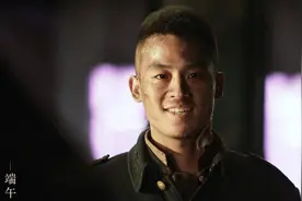 《八佰》中的“小鲜肉”们，满脸是灰，却比任何时候都帅图片