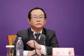 国家医保局：慢性病开药量放宽至三个月图片