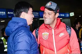 38岁前国脚是抗癌斗士！在上海上港身居高位，与妻子结婚9年图片