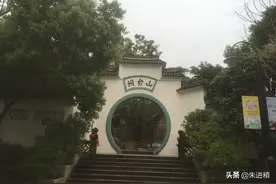 一支红杏出墙来，千树万树梨花开。图片