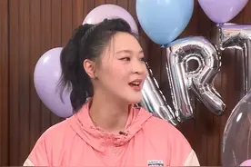 惠若琪挺8个月孕肚现身，脸盘圆润腿变粗，穿“老板装”派头十足图片
