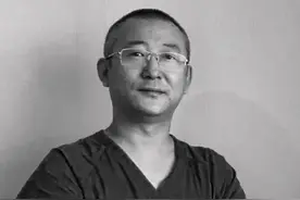 痛心！奋战疫情一线的他，永远闭上了眼睛图片