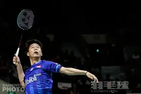 羽毛球专家把脉：高远球不到位，除了技术动作，步法也要改进图片