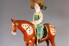 花颜云鬓、黛眉轻挑。唐代美妆达人亲授：7步完成绝美唐妆图片
