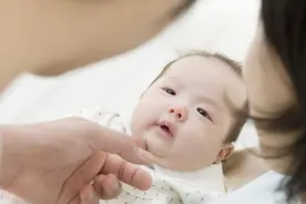 宝宝出生多久可以带出门？不必一直“家里蹲”，听听医生怎么说图片