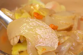 雪梨加生姜，作用真是厉害，现在知道也不晚，冬天家人常喝身体好图片