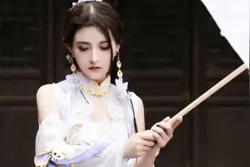 超越古阿扎的存在？虎牙CSGO女主播首秀爆火，茄子1举动略显真实图片