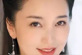 40岁金莎扮白娘子，白衣飘飘起舞仙气十足，网友：以为是赵雅芝图片