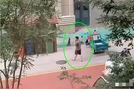 宝妈坐月子宝爸偷偷溜去撸串，小两口不经意隔窗对视，网友：凉了图片