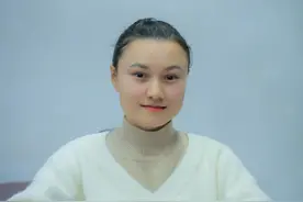 为让弟弟上学，新疆女孩15岁便辍学打工，靠自学参加高考成985本科生！图片