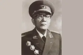 86年黄克诚追悼会，唐棣华看悼词后删掉几句话：我们还是尊重他吧图片