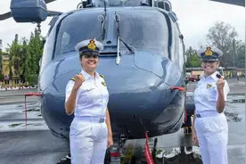 印度允许女兵上舰，2名女军官首批登舰！网友：妹子要保护好自己图片