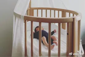 应采儿晒小儿子全身照，有种幸福叫做陈小春应采儿图片