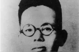 1936年，红军师长卢冬生在陕北见到陈赓说：二少爷，我们又见面了图片