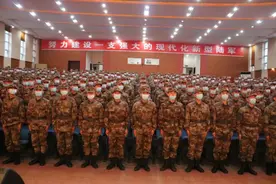 新兵授衔！图片