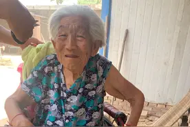 百岁老人身体健康，头发旺盛比年轻人还浓密，长寿秘诀是啥图片