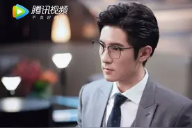 《你是我的荣耀》乔晶晶和苏冶偶遇，于途以为两人复合，偷偷吃醋图片