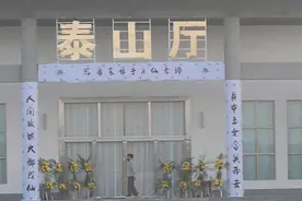 于月仙告别式举行后，亲妹妹餐厅被偶遇，网友：没看出伤心很无情图片