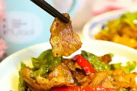 川菜之首，回锅肉口味独特，色泽红亮，肥而不腻图片