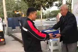 最美快递员 | 把工作当事业 把客户当亲人图片