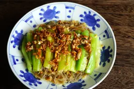 老话说“秋败丝瓜胜良药”，多给家人做这道丝瓜菜，补水降火润燥图片