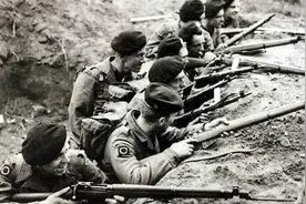 英国士兵回忆：中国人顶着机枪扫射冲向坦克，我们真救不了所有人图片