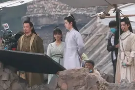 《玉骨遥》男女主路透曝光！肖战古装帅气，任敏造型像丫鬟被吐槽图片