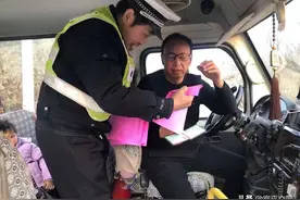 富平交警：让每一名小同学“高高兴兴上学，平平安安回家”图片