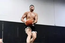 从冲击NBA，到无球可打！场均仅4分，你真的不是中国男篮未来图片