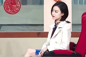 倪妮短发造型干练利落，长腿比风衣还白，网友：肤白貌美盘靓条顺图片