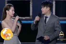 白冰小沈阳同台气氛太尴尬，小沈阳秀塑料英语，白冰直呼接不住图片