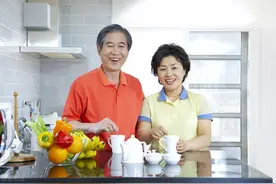 再婚妻子和我共同赡养前妻母亲，二十八年付出，和继女胜似亲母女图片