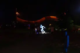 丹江口右岸沙石体育公园夜景图片