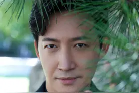 他好拽啊，连走路姿势都是生人勿近的样子！不愧是内娱圈的拽王图片