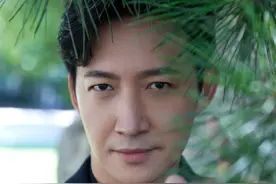他好拽啊，连走路姿势都是生人勿近的样子！不愧是内娱圈的拽王图片